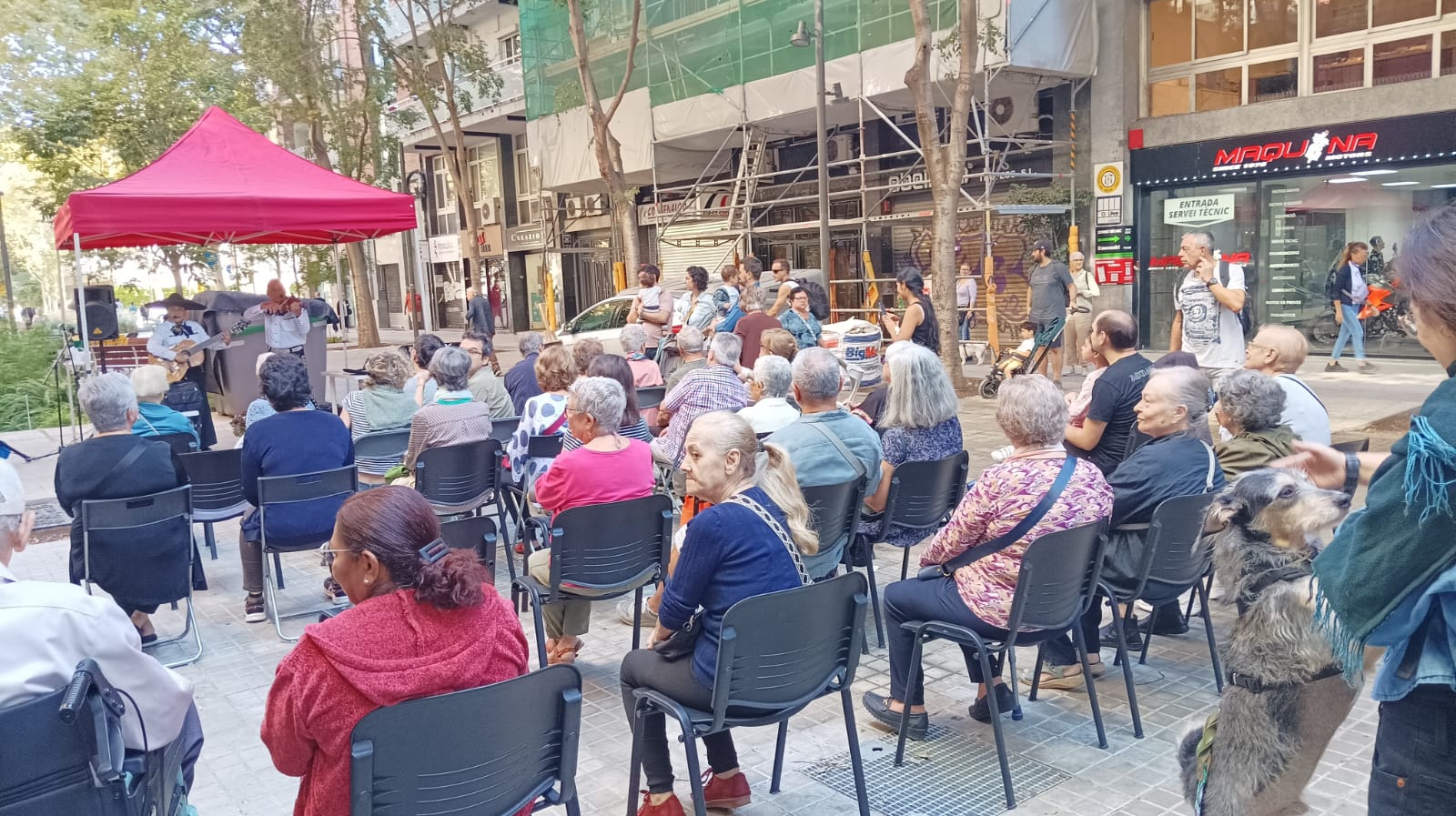L'Àgora surt al carrer